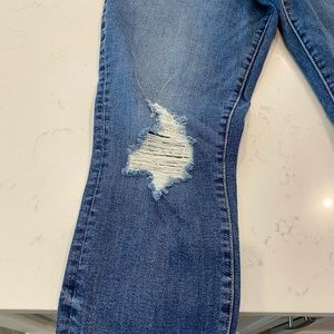 BNWT Good American distressed jeans